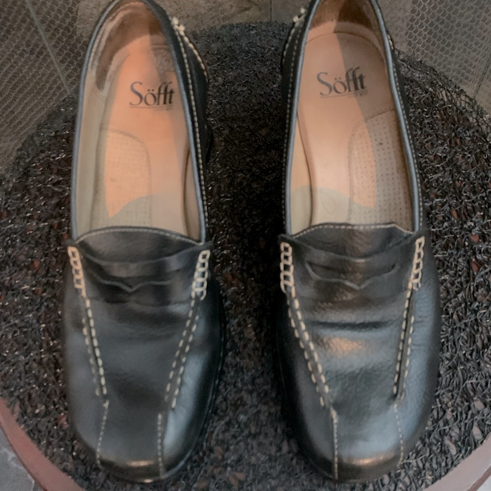 Black leather soft shoes